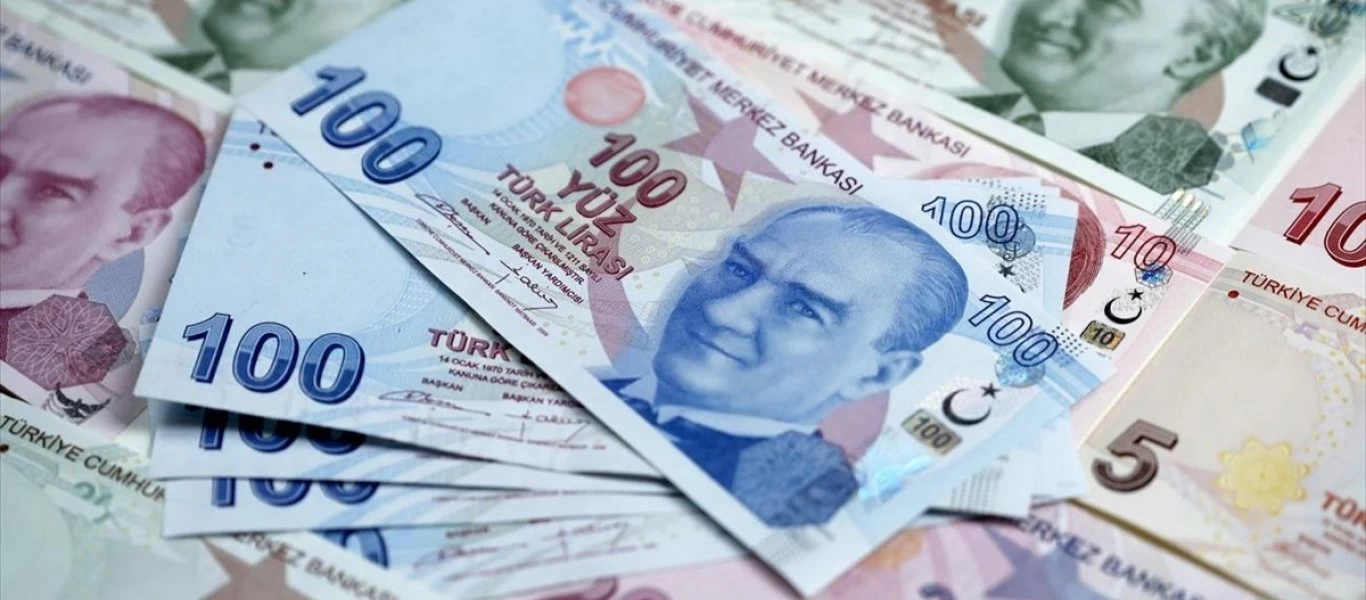 DW: «Τίποτα δεν φαίνεται να ανακόπτει την καθοδική πορεία της τουρκικής οικονομίας»